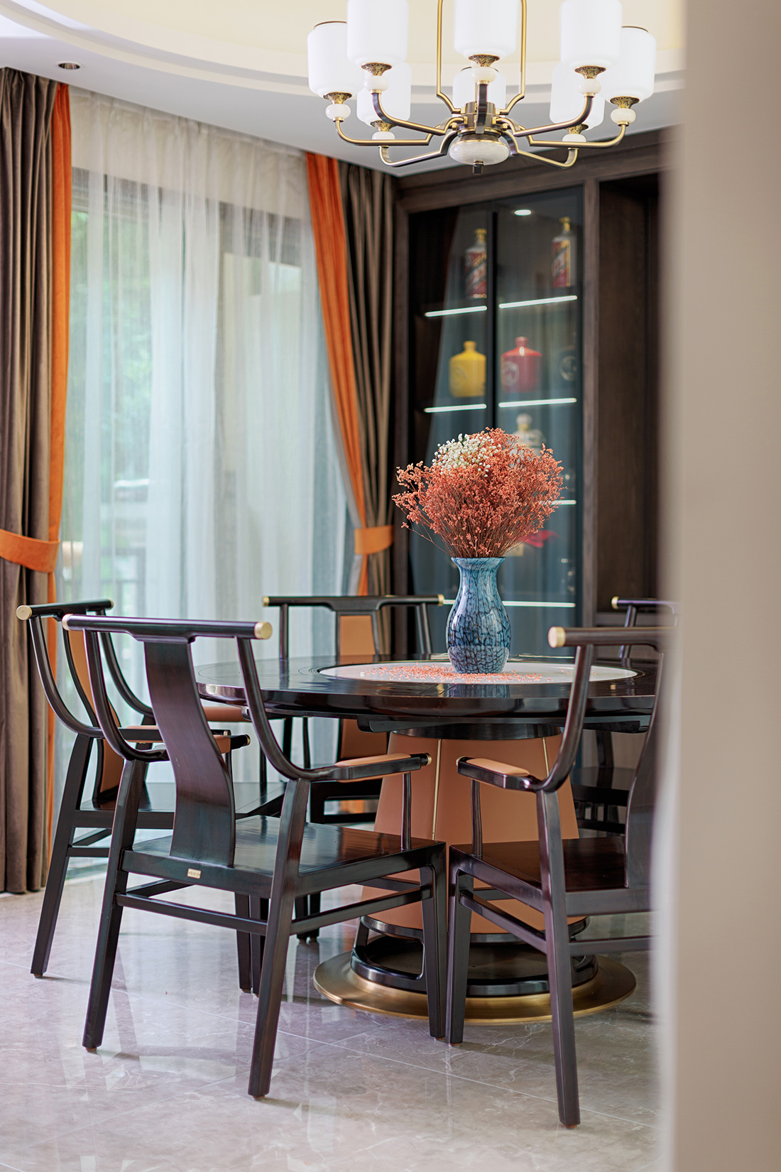 公園大地聯(lián)排別墅餐廳裝修設(shè)計(jì)-